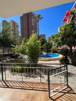 2 linea de playa con piscina, jardín, terraza y parking